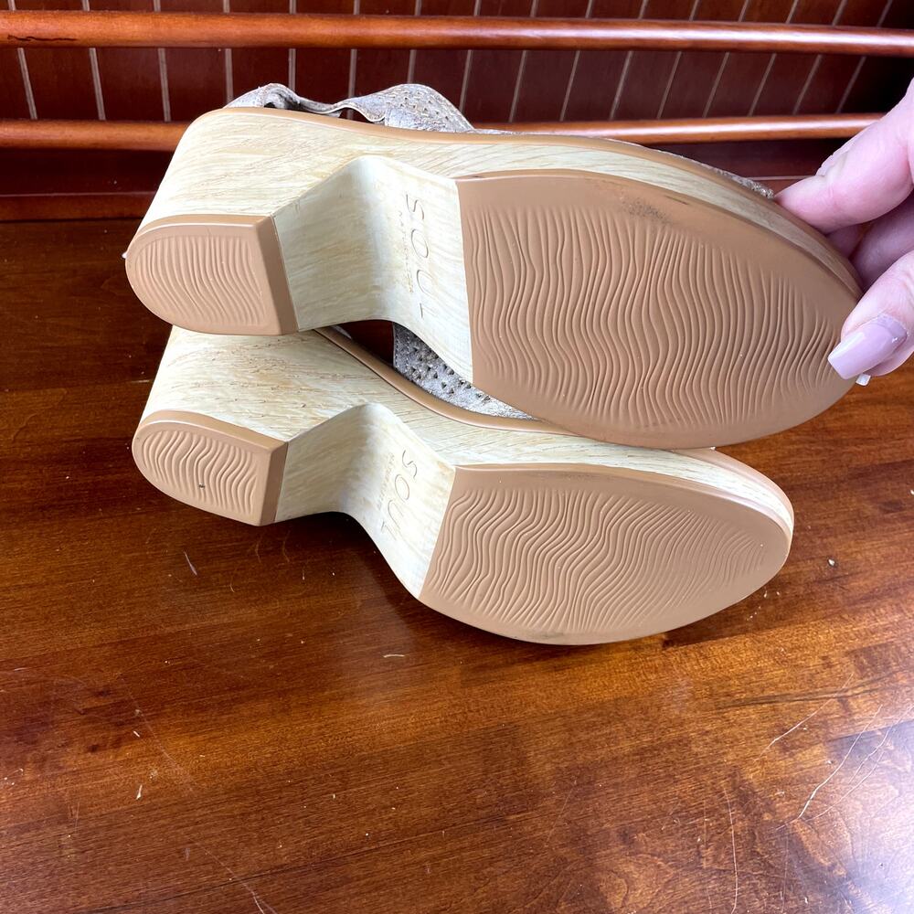 Soul Naturalizer Fayth Wedge Sandal Light Gold Faux Leather 9 New - Picture 6 of 7